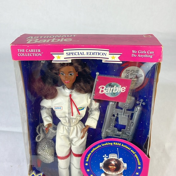 Vintage Career Collection Astronaut Barbie - Picture 8 of 13